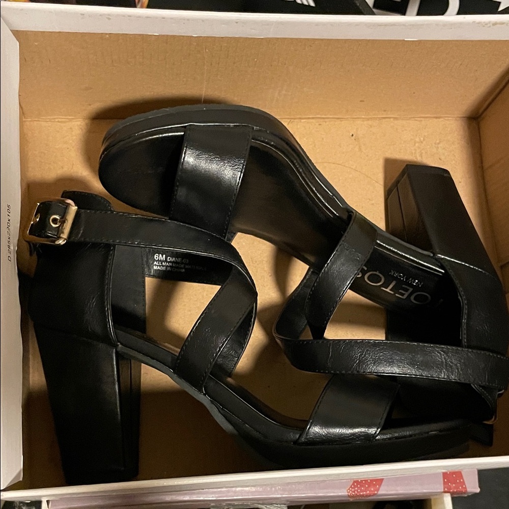 Chic Black Strappy Sandals
